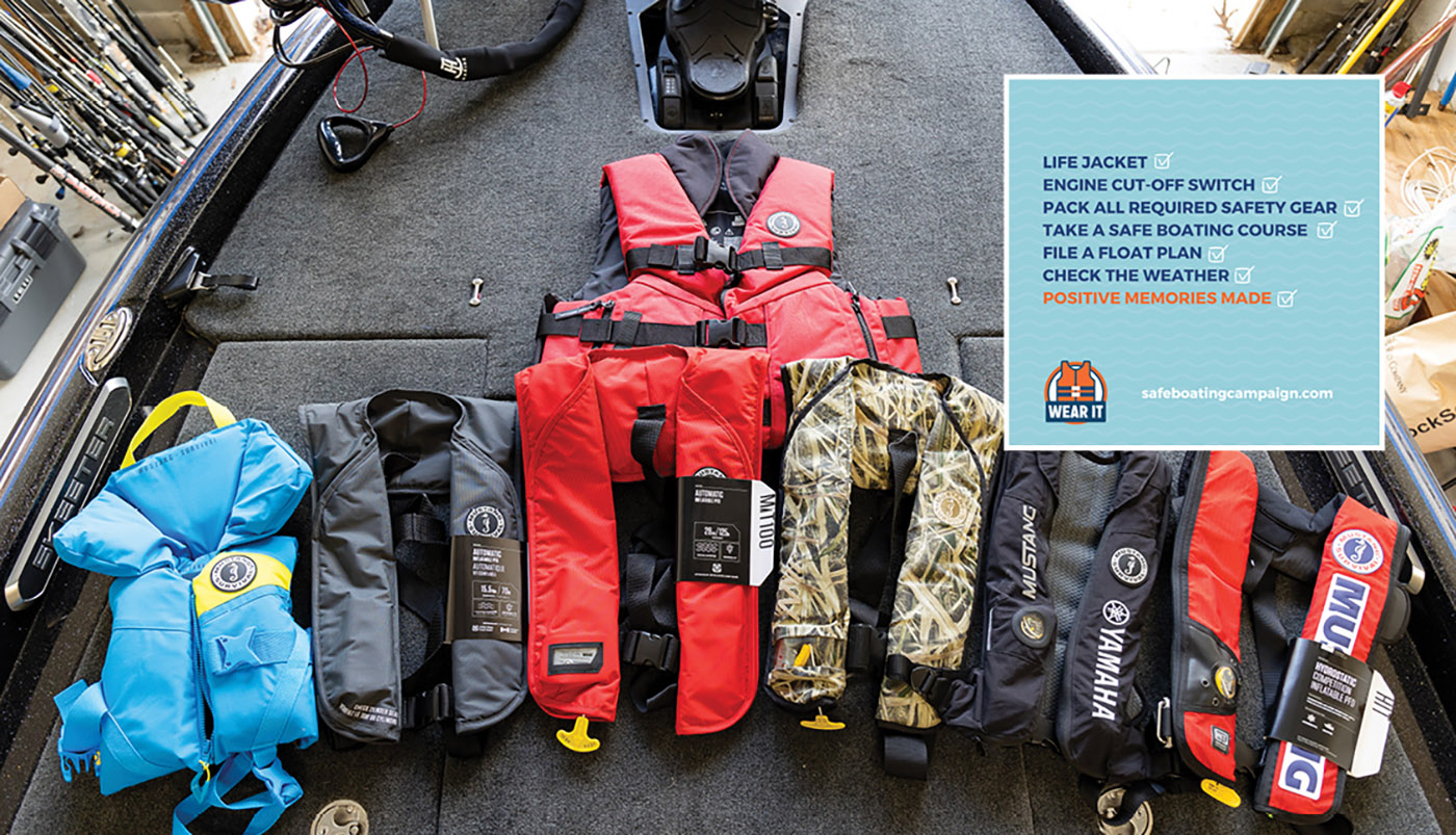 Yamaha-Boaters-LogVol13No29AceCoastGuardInspectionimage3.jpg During routine checks, U.S. Coast Guard officers are looking for required safety equipment on board.