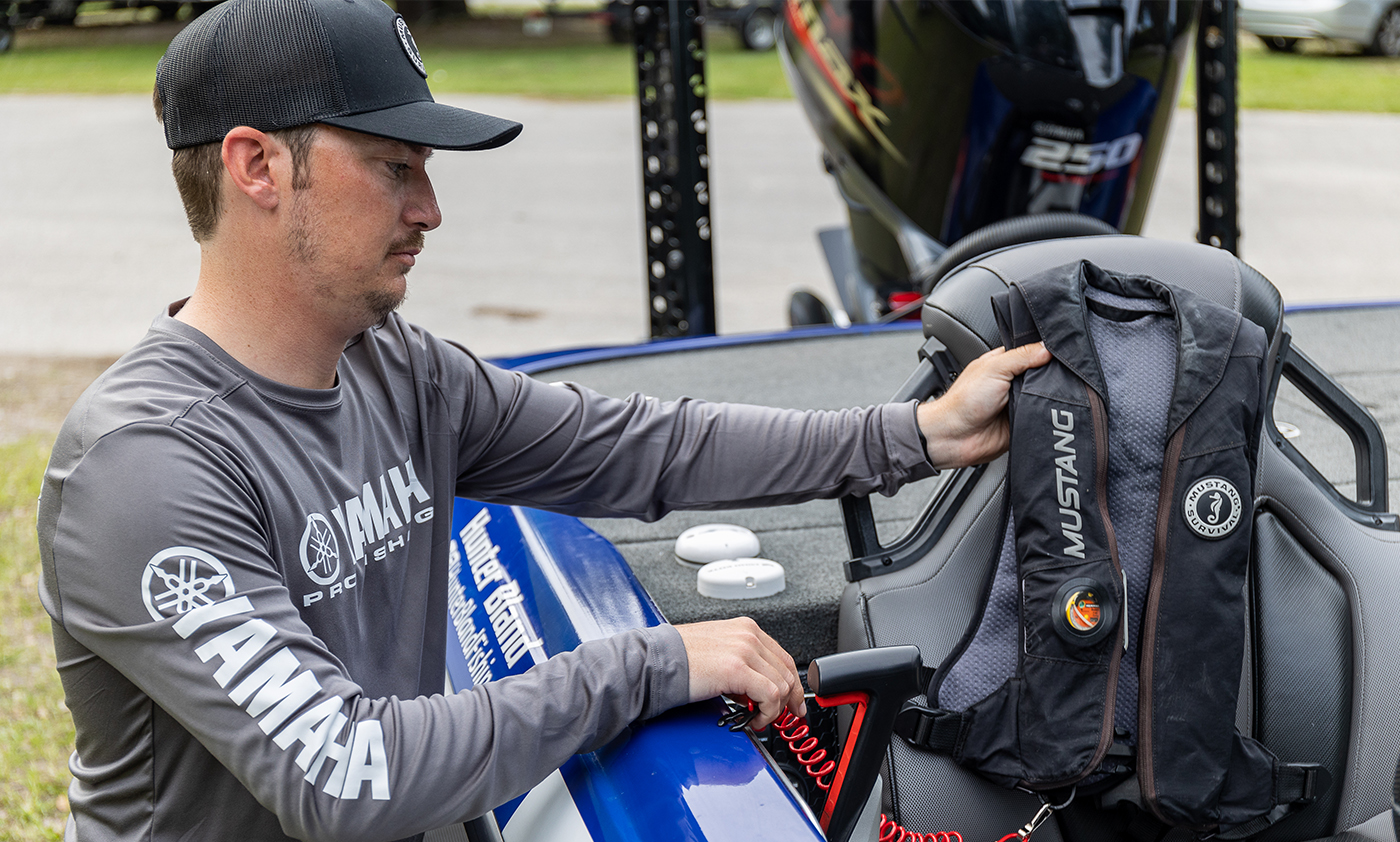 Yamaha-Boaters-LogVol13No7SafetyChecklistimage2-(1).jpg When preparing your safety gear for spring, make sure you have your PDF and an engine cut off device ready to go.