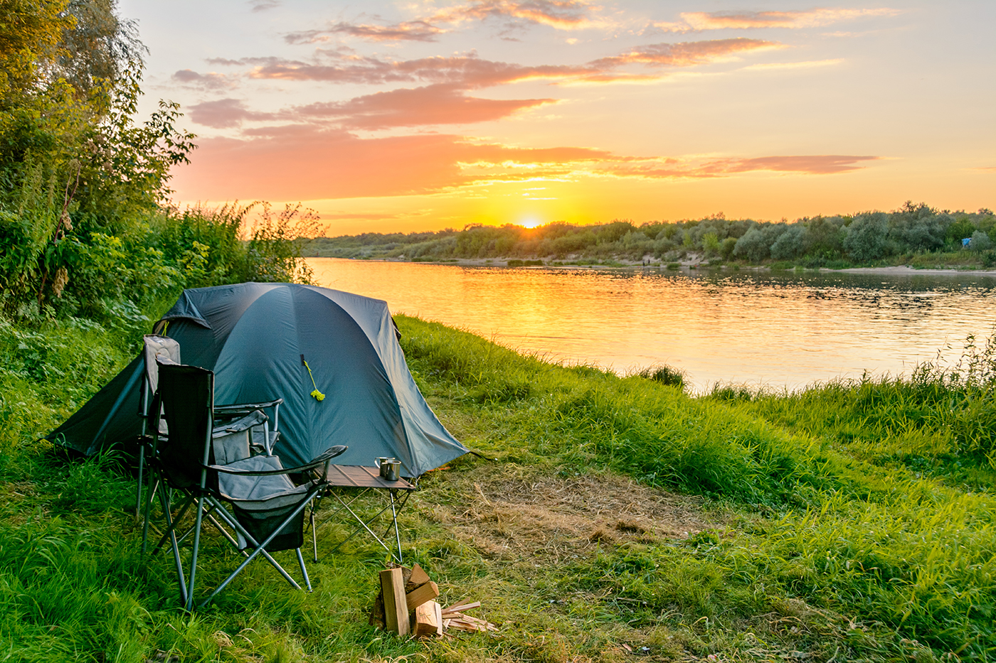 Yamaha-Boaters-LogVol13No30BoatCampingimage2.jpg Camping can be even more magical on your boat.